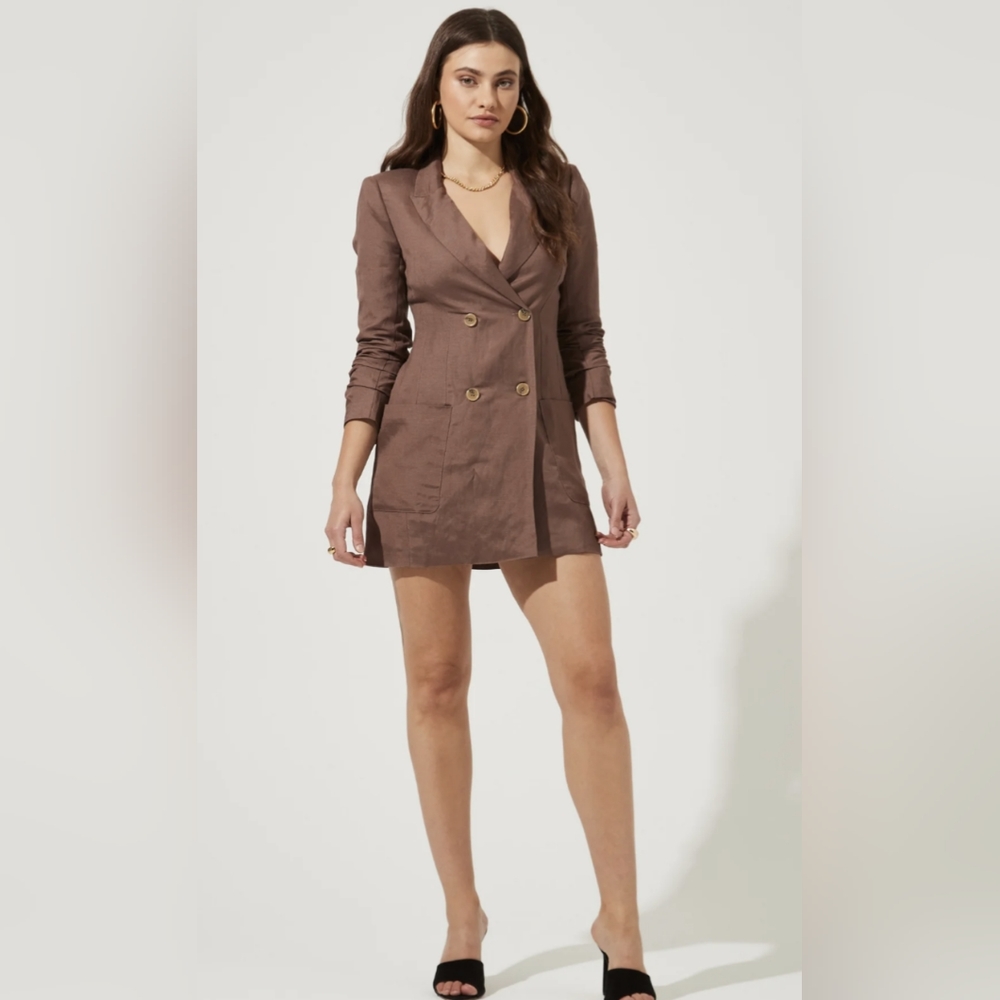 ASTR the label Linen Blend Oversized Blazer in Mocha, Sz L